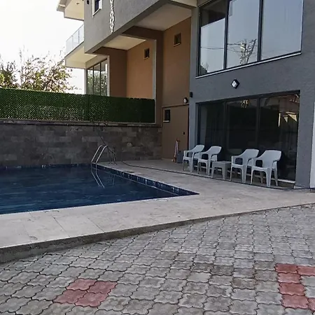 Naturel Villalari וילה